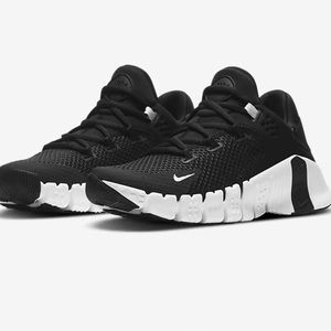 Nike Free Metcon 4. Black. Women’s 8. Nike’s most popular, best shoe!! BNWT